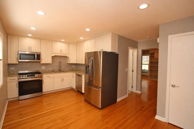 340 Eastern Avenue, Barrington, IL 60010