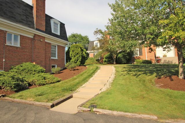 340 Eastern Avenue, Barrington, IL 60010