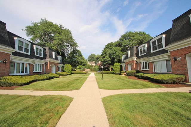 340 Eastern Avenue, Barrington, IL 60010