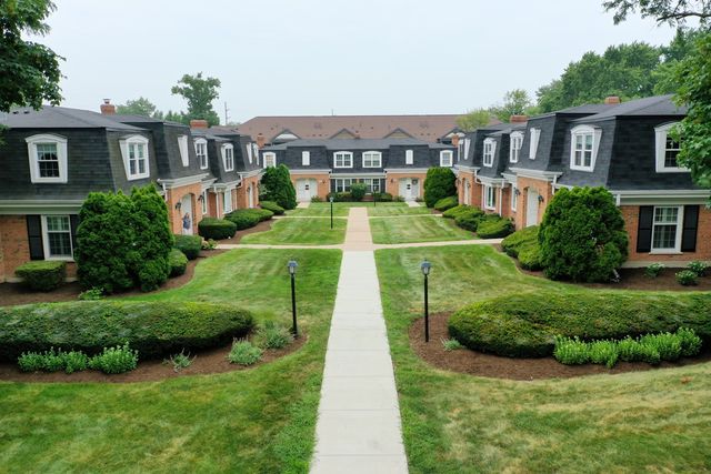 340 Eastern Avenue, Barrington, IL 60010