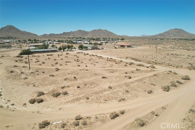 23 Wigwam Road, Apple Valley, CA 92307