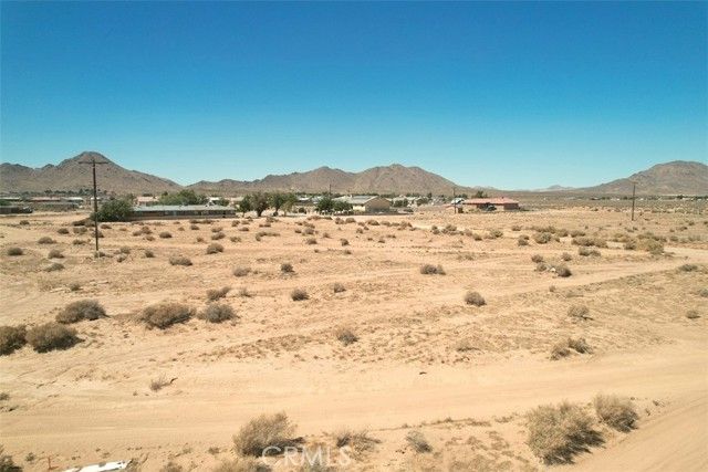 23 Wigwam Road, Apple Valley, CA 92307