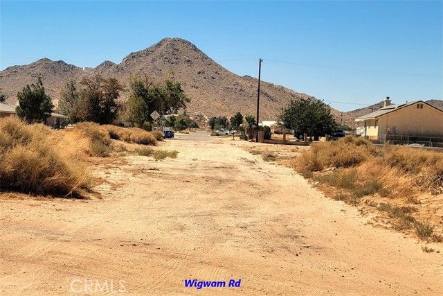 23 Wigwam Road, Apple Valley, CA 92307