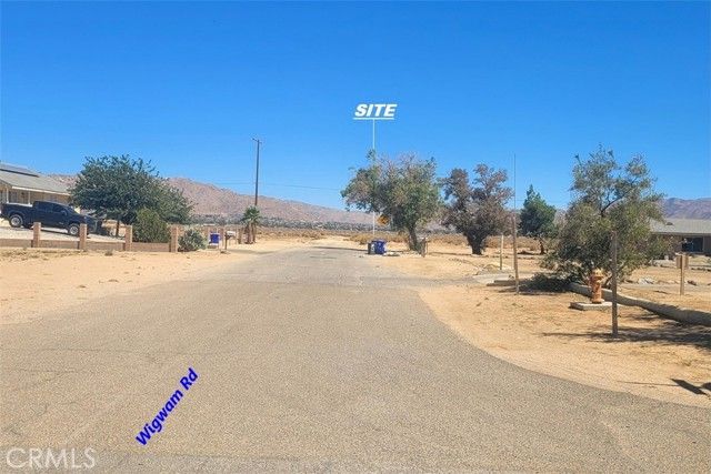 23 Wigwam Road, Apple Valley, CA 92307