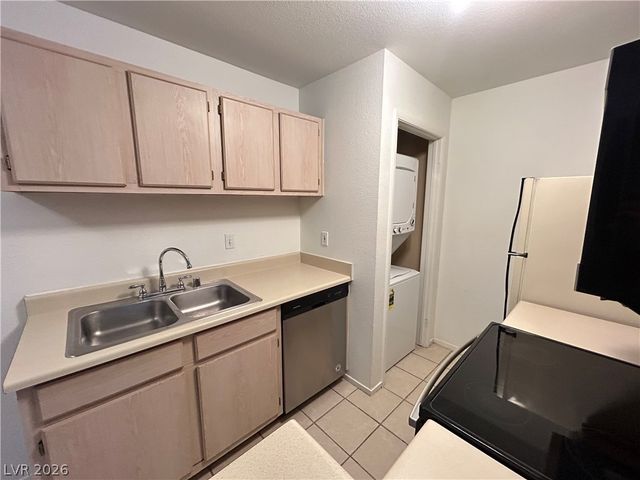 5111 Lindell Road 103, Las Vegas, NV 89118
