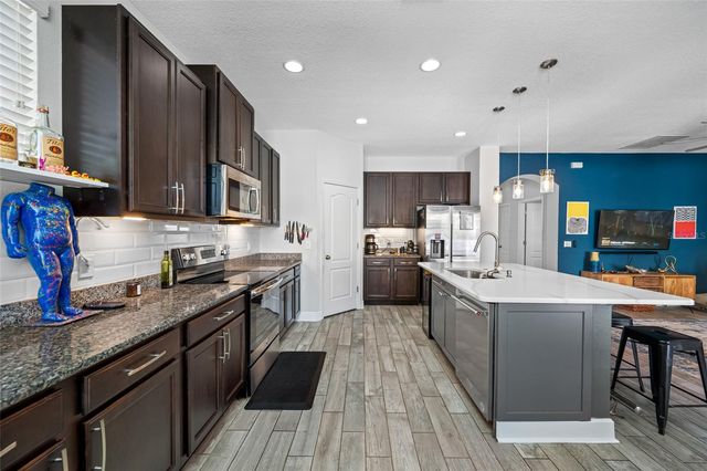 827 12TH AVENUE S, St Petersburg, FL 33701