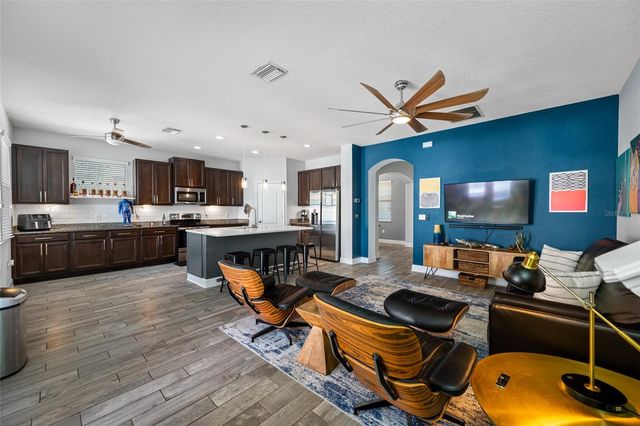 827 12TH AVENUE S, St Petersburg, FL 33701