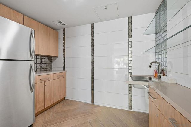 1240 India St 2005, San Diego, CA 92101