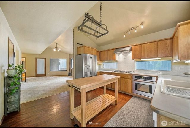 739 NE Woods Court, Bremerton, WA 98311
