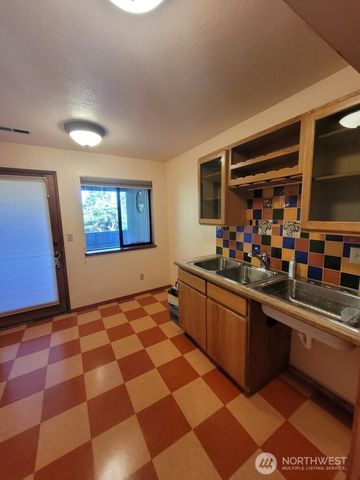 739 NE Woods Court, Bremerton, WA 98311