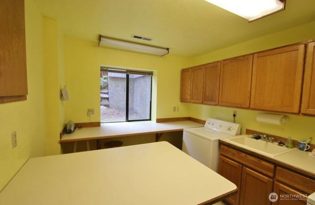 739 NE Woods Court, Bremerton, WA 98311