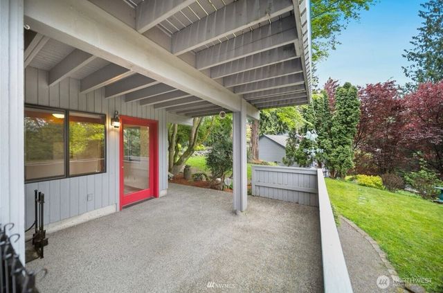 739 NE Woods Court, Bremerton, WA 98311