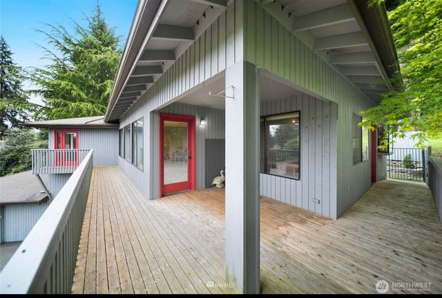 739 NE Woods Court, Bremerton, WA 98311