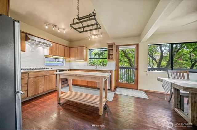 739 NE Woods Court, Bremerton, WA 98311