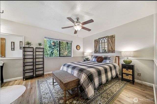 739 NE Woods Court, Bremerton, WA 98311