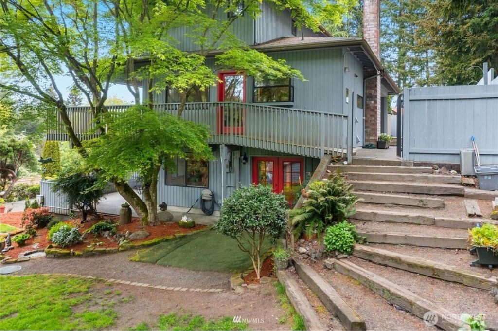 739 NE Woods Court, Bremerton, WA 98311