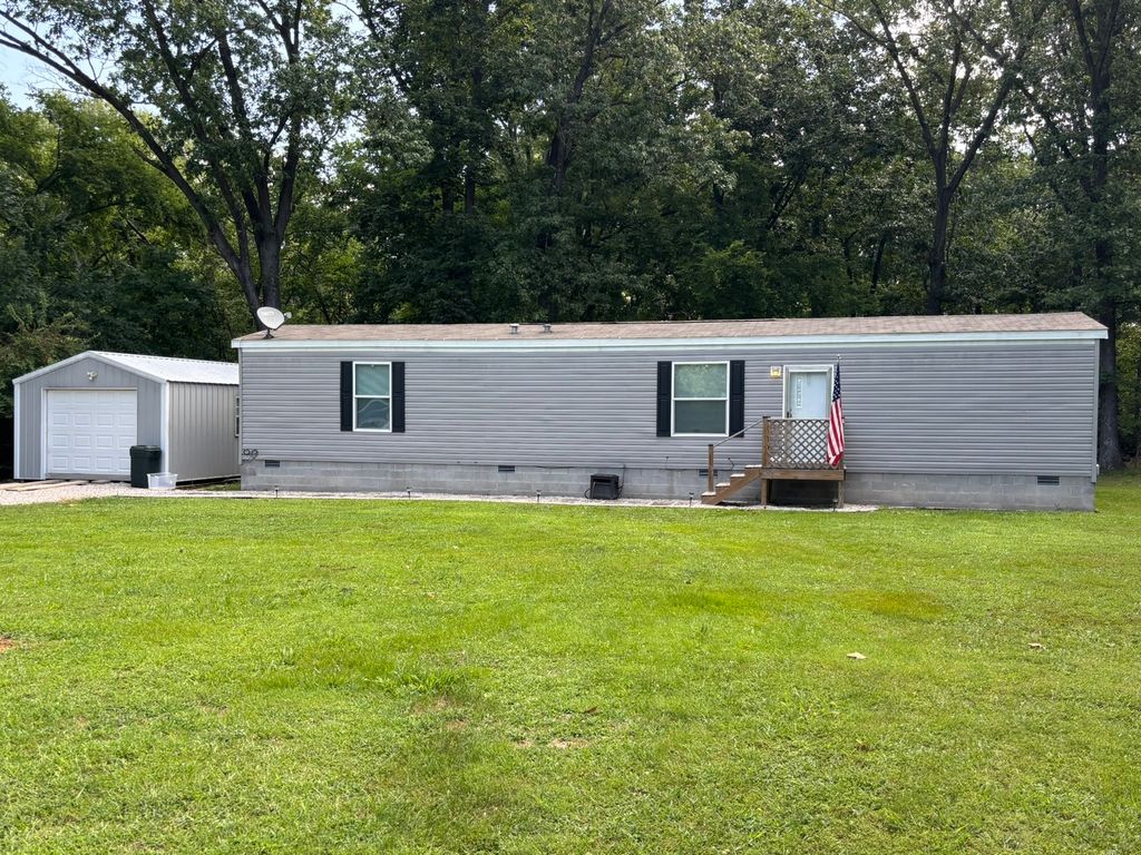 Image 1 of property listing at 1964 Dogwood Lane, Centralia, IL 62801