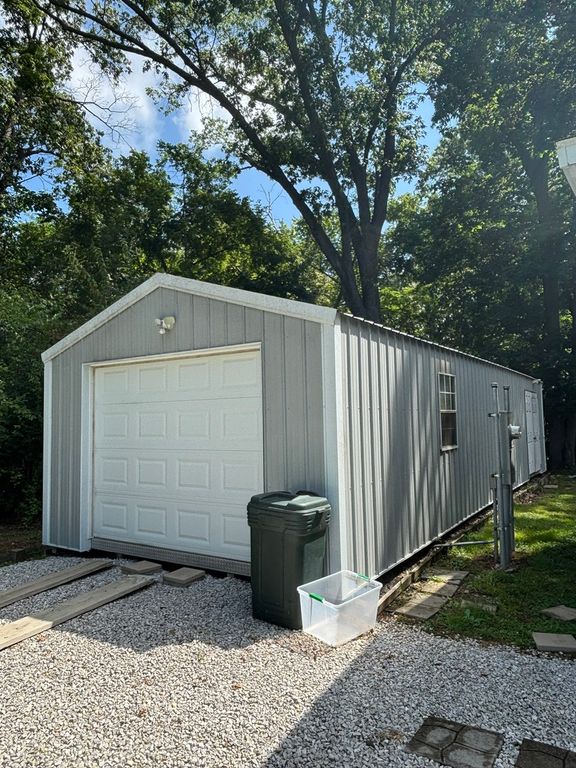Image 15 of property listing at 1964 Dogwood Lane, Centralia, IL 62801