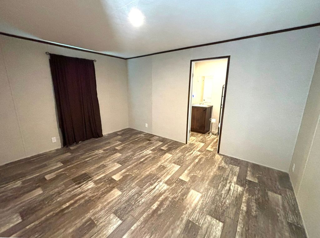 Image 7 of property listing at 1964 Dogwood Lane, Centralia, IL 62801