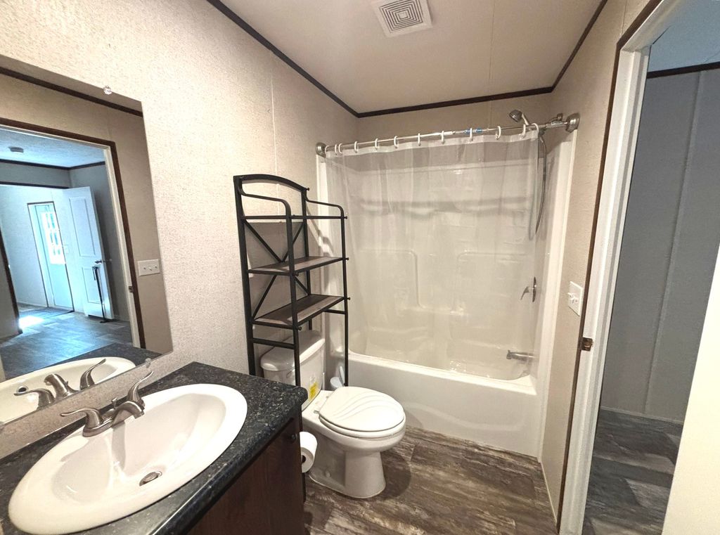 Image 8 of property listing at 1964 Dogwood Lane, Centralia, IL 62801