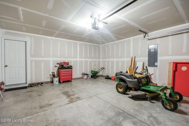 104 Bethel Springs Dr, Mt Washington, KY 40047