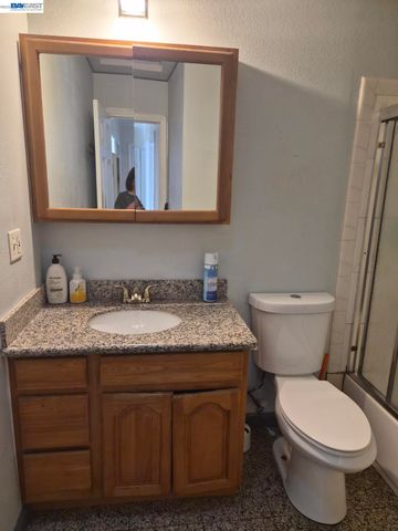 409 Worth St, Oakland, CA 94603