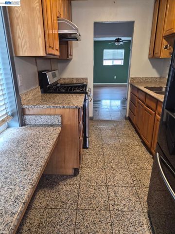 409 Worth St, Oakland, CA 94603