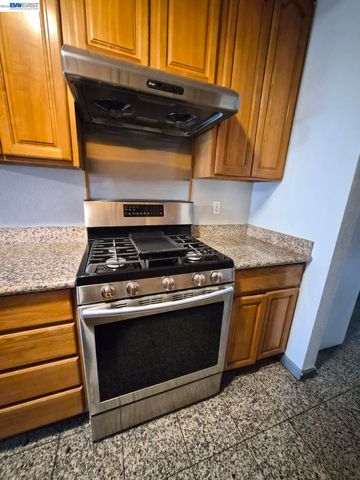 409 Worth St, Oakland, CA 94603