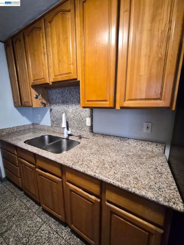 409 Worth St, Oakland, CA 94603