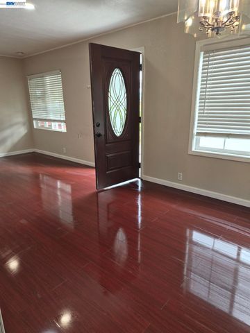 409 Worth St, Oakland, CA 94603