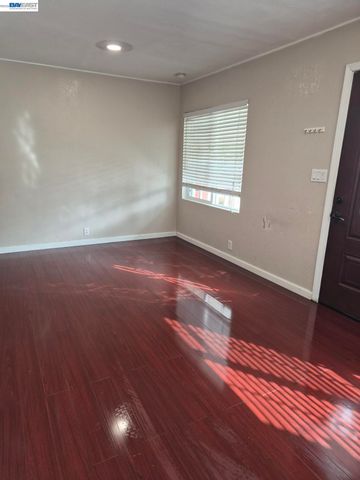 409 Worth St, Oakland, CA 94603