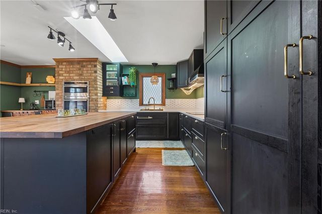 221 Woodburn DR, Hampton, VA 23664
