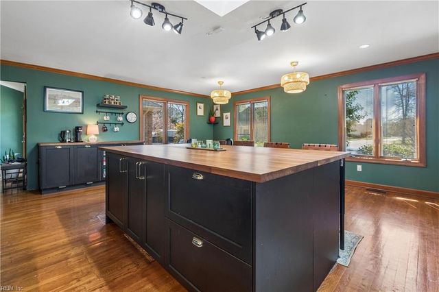 221 Woodburn DR, Hampton, VA 23664