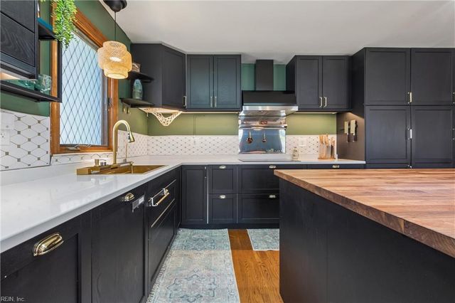 221 Woodburn DR, Hampton, VA 23664