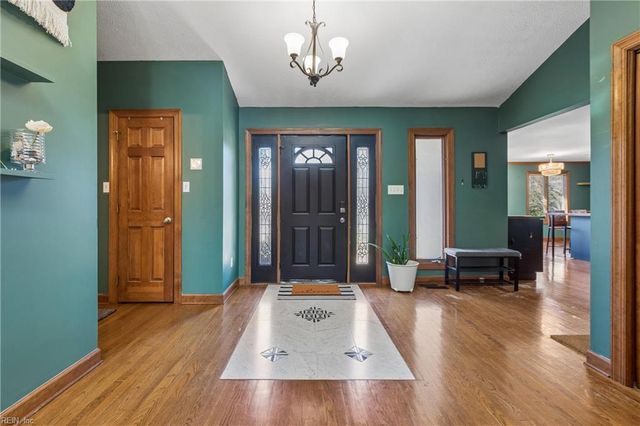 221 Woodburn DR, Hampton, VA 23664