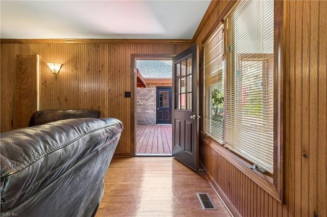 221 Woodburn DR, Hampton, VA 23664