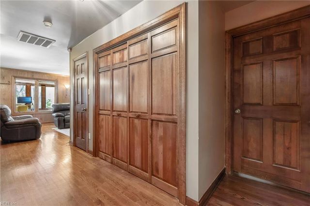 221 Woodburn DR, Hampton, VA 23664