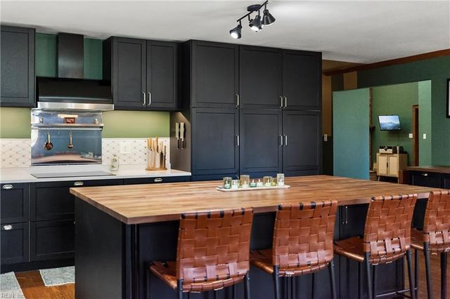 221 Woodburn DR, Hampton, VA 23664