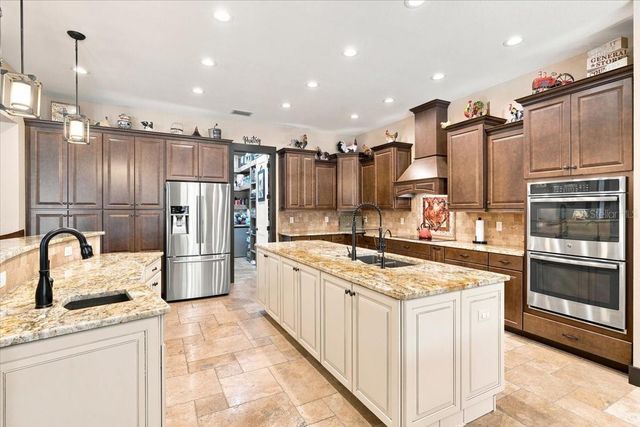 408 HAWK TALON DRIVE, Lithia, FL 33547