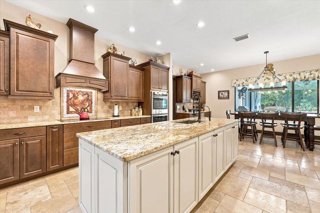 408 HAWK TALON DRIVE, Lithia, FL 33547
