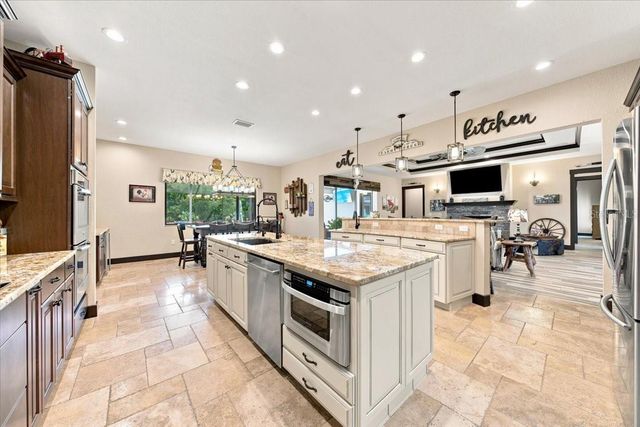 408 HAWK TALON DRIVE, Lithia, FL 33547
