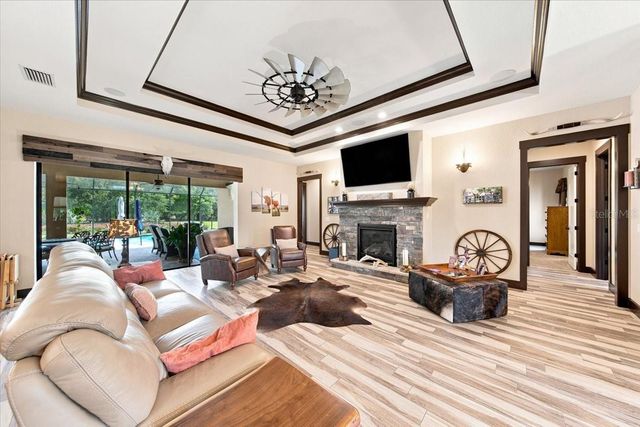 408 HAWK TALON DRIVE, Lithia, FL 33547
