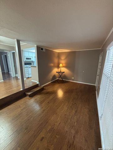 66 Brees Blvd Apt 42D, San Antonio, TX 78209
