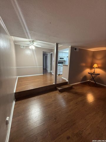 66 Brees Blvd Apt 42D, San Antonio, TX 78209