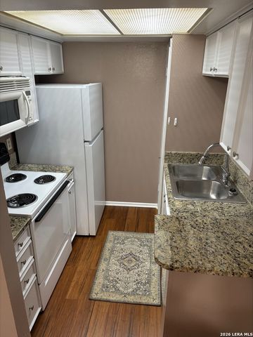 66 Brees Blvd Apt 42D, San Antonio, TX 78209