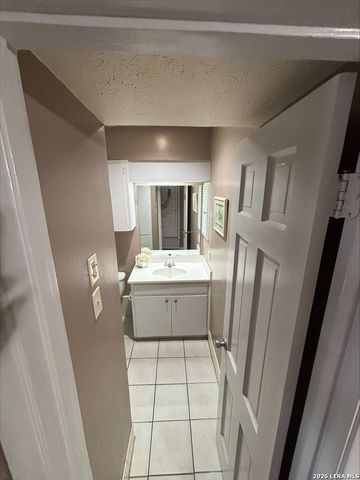 66 Brees Blvd Apt 42D, San Antonio, TX 78209