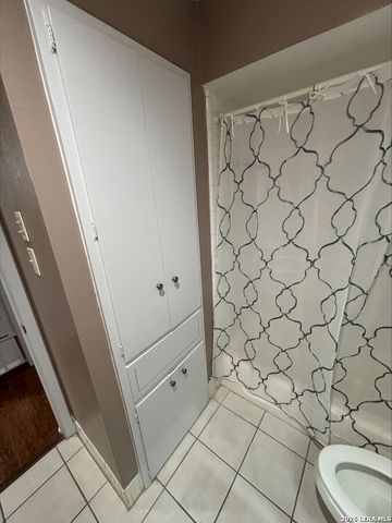 66 Brees Blvd Apt 42D, San Antonio, TX 78209