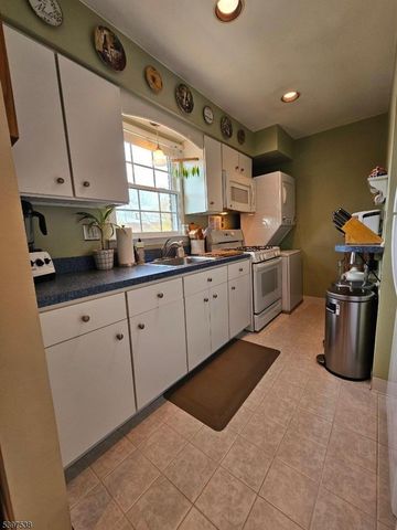 18 Wedgewood Dr 28, Verona Twp., NJ 07044