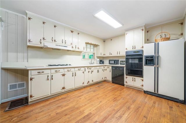 200 Dogwood Drive, Canton, GA 30114