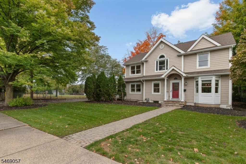 352 Westfield Ave, Ridgewood Village, NJ 07450 — photo 2